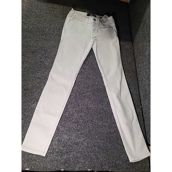 NWT NEW Hollister Women's Size 3R W26 L30  Super Skinny Stretchy Jeans White - Picture 1 of 6
